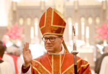 Bishop of Dallas revises liturgy ban — exhorts clergy to stick to the 1979 BCP